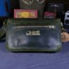 Sac à main Yvonne édition limitée, en cuir pleine fleur tanné végétal, couleur vert foncé, fabriqué artisanalement à Nantes.