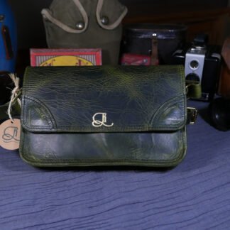 Sac à main Yvonne édition limitée, en cuir pleine fleur tanné végétal, couleur vert foncé, fabriqué artisanalement à Nantes.